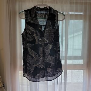 Express Black Sleeveless Leaf-Print V-Neck Camisole
